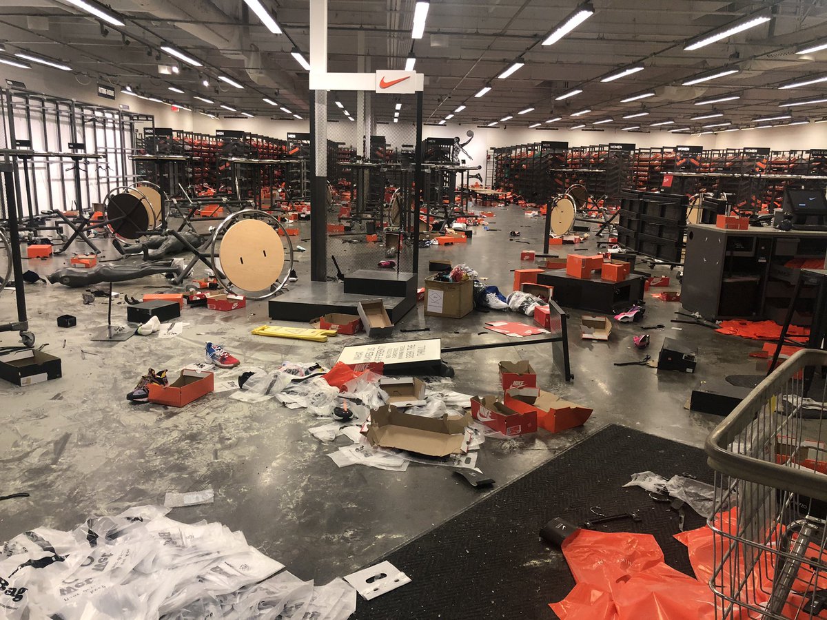 nike outlet marina