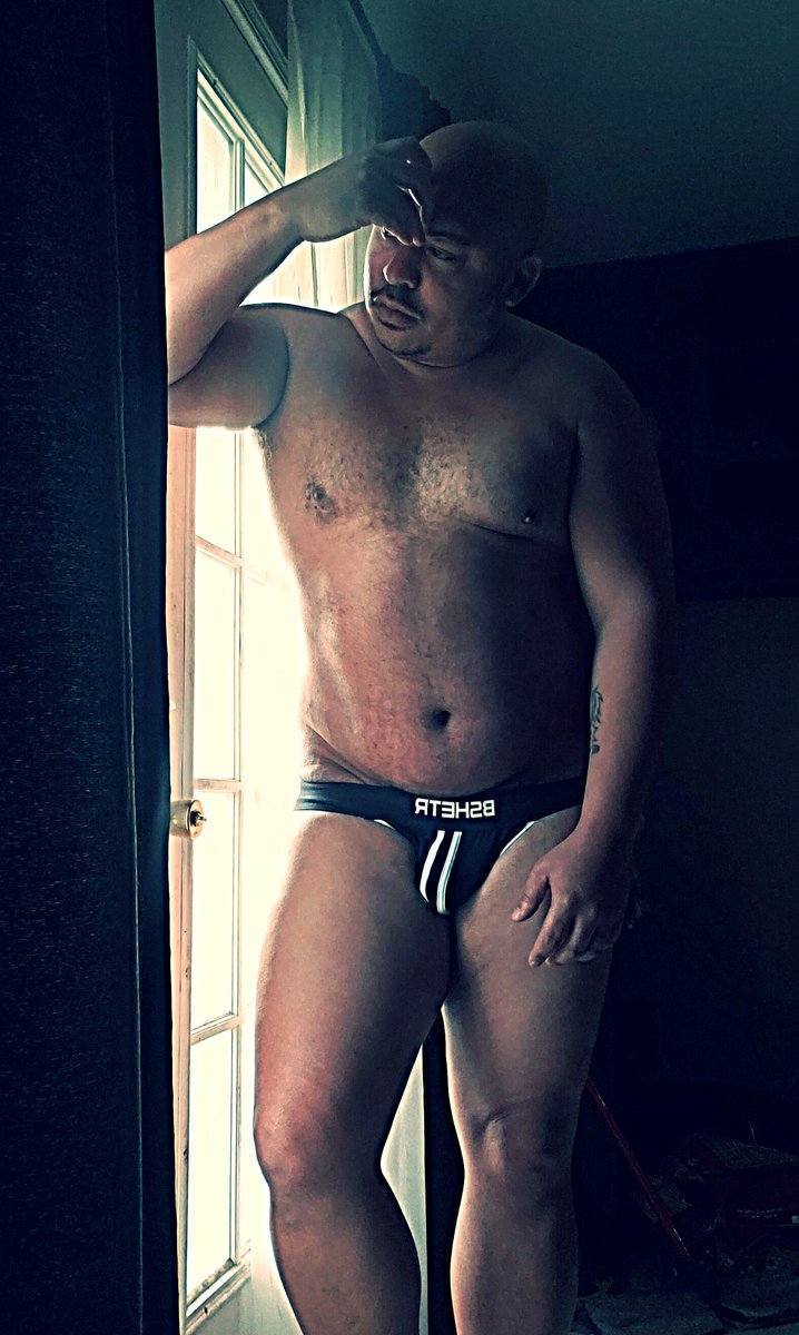 ddjp83's tweet photo. Monday vibes. #gayblackmen #gay #gaysofcolour #thickmen #bigmen #love https://t.co/A75MIG2YLP