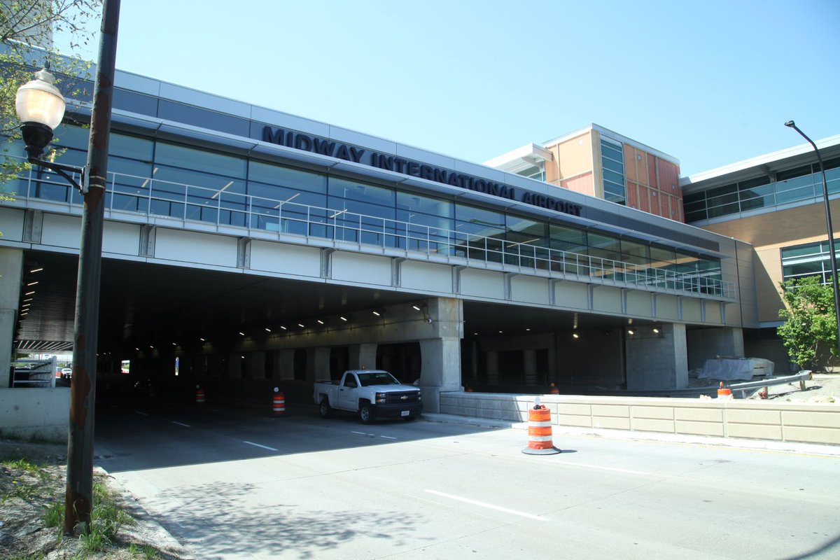 fhpaschen's tweet photo. Sneak peek inside the new @fly2midway Security Checkpoint Expansion! Our project team is working to open the South-end of the bridge over Cicero Ave. #BuildWithPaschen #MDWMOD https://t.co/Mor2Vahp96