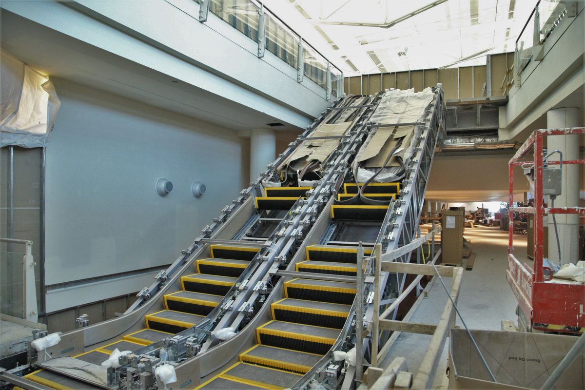 fhpaschen's tweet photo. Sneak peek inside the new @fly2midway Security Checkpoint Expansion! Our project team is working to open the South-end of the bridge over Cicero Ave. #BuildWithPaschen #MDWMOD https://t.co/Mor2Vahp96
