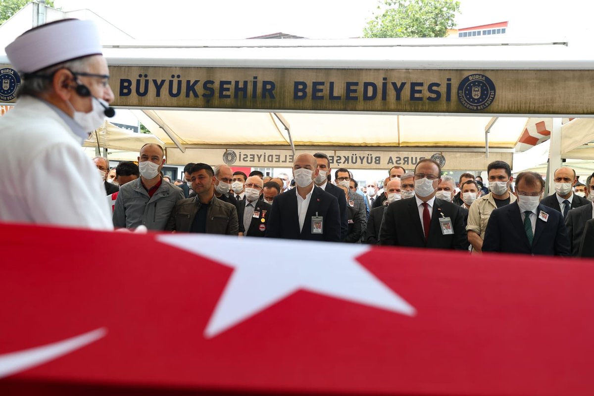 Onurlu bir sevdanın, onurlu bir davanın, onurlu bir mesleğin neferi, Şehit Polisimiz Erman Özcan'ı Bursa’da Hakk'a uğurluyoruz. Rabbim makamını âlî eylesin, başımız sağ olsun
