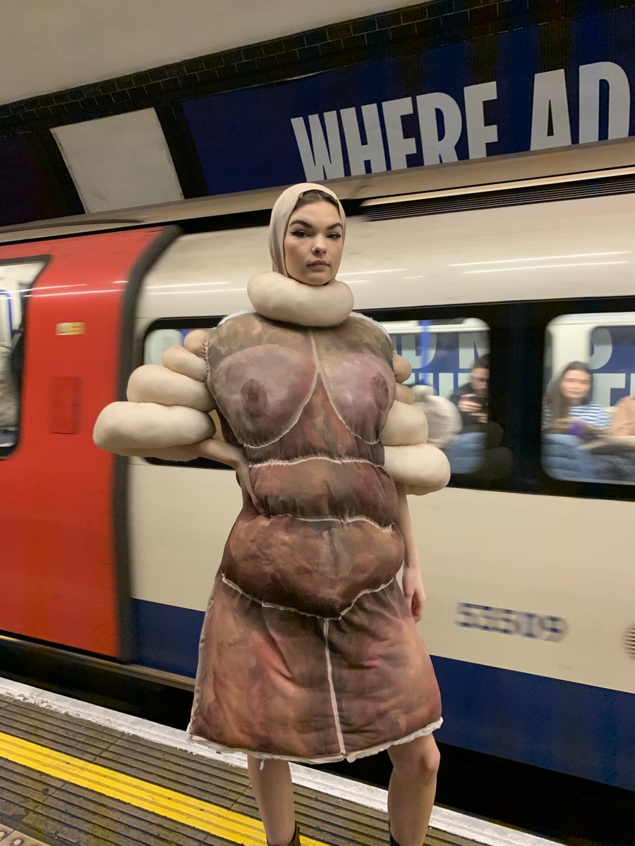 Emanuel_School's tweet image. We've received the fantastic news that two of our students have had their work accepted for the Royal Academy Young Artists’ exhibition from over 17,000 entries. Discover the inspiration and ideas behind Poppy &amp;amp; Abbie's pieces: emanuel.org.uk/students-selec… @royalacademy