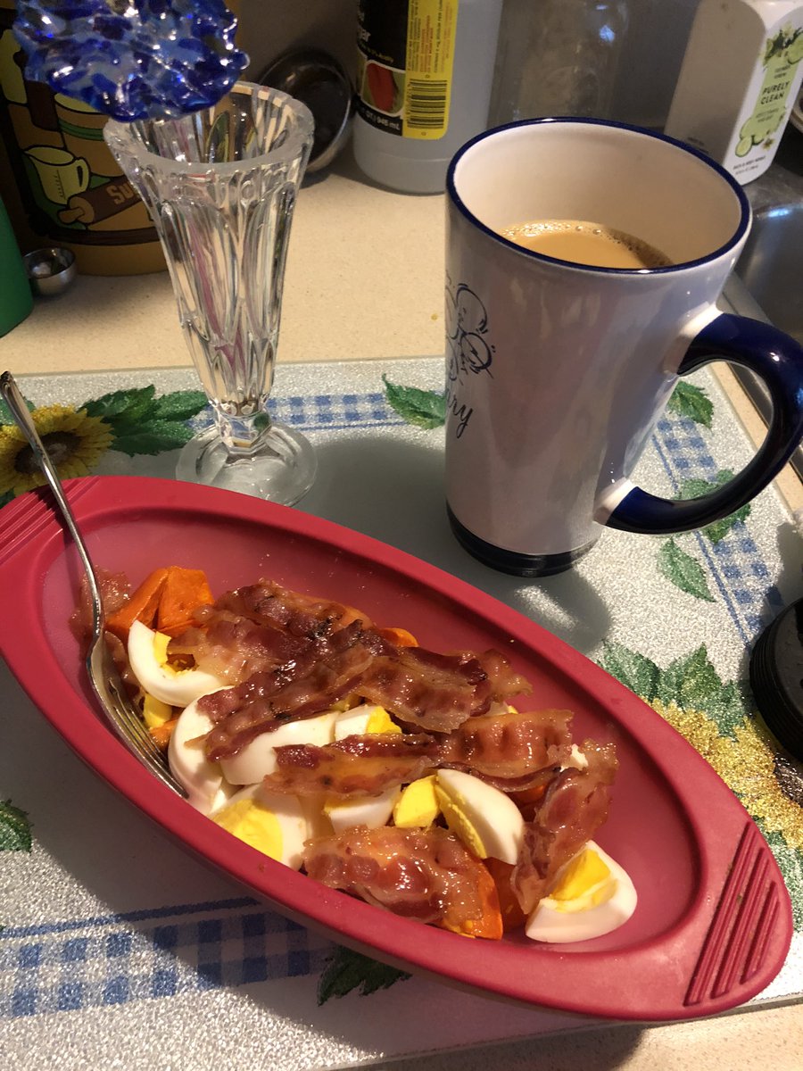 <a href="/schwans/">Herter Schwans</a> a good breakfast makes a good start for the day! Roasted Sweet Potatoes with chopped hard boiled eggs and Fully Cooked Bacon Slices. Top that with a drizzle of real Maple Sirup. Delicious!