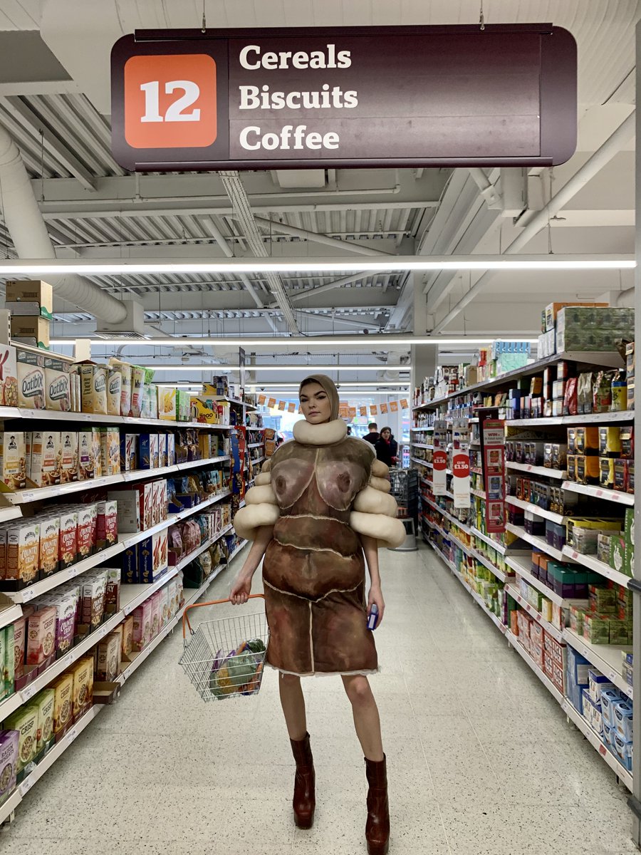 Emanuel_School's tweet image. We've received the fantastic news that two of our students have had their work accepted for the Royal Academy Young Artists’ exhibition from over 17,000 entries. Discover the inspiration and ideas behind Poppy &amp;amp; Abbie's pieces: emanuel.org.uk/students-selec… @royalacademy