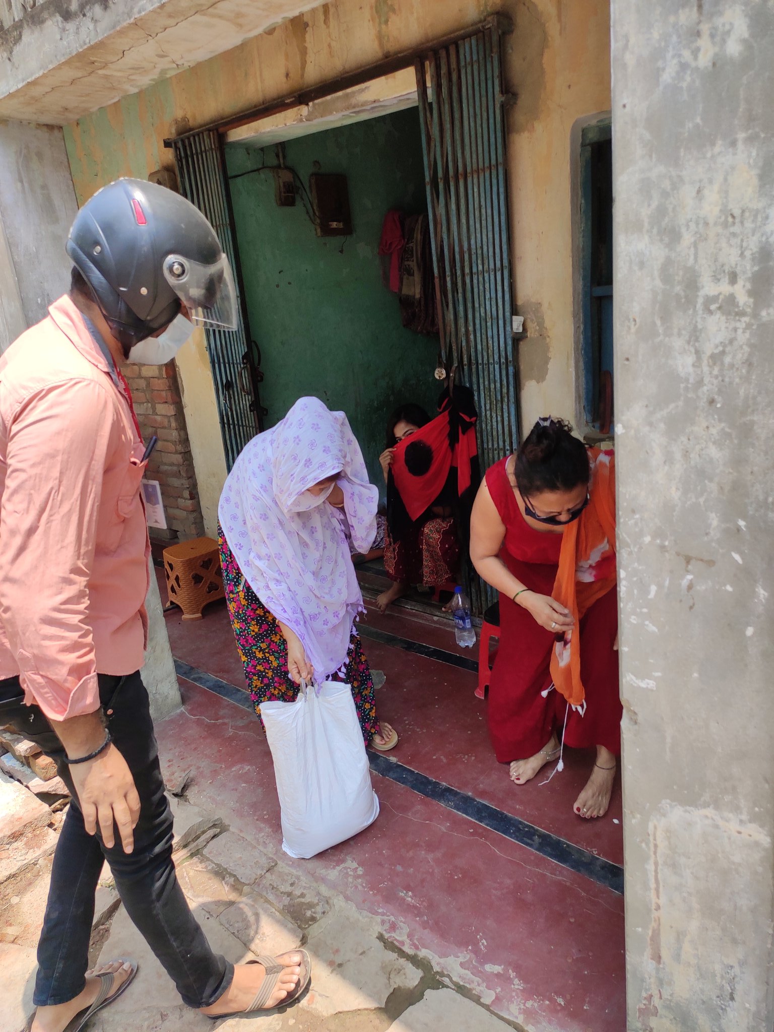Shivdaspur Varanasi Red Light Area Map Divyanshu Upadhyay On Twitter: "In Response To A Desperate Call,  #Hopewelfaretrust Rushed To Provide Ration To 35 Families Of #Red-Light  Shivdaspur Area. Impression Was That They Had Been Taken Care Of By