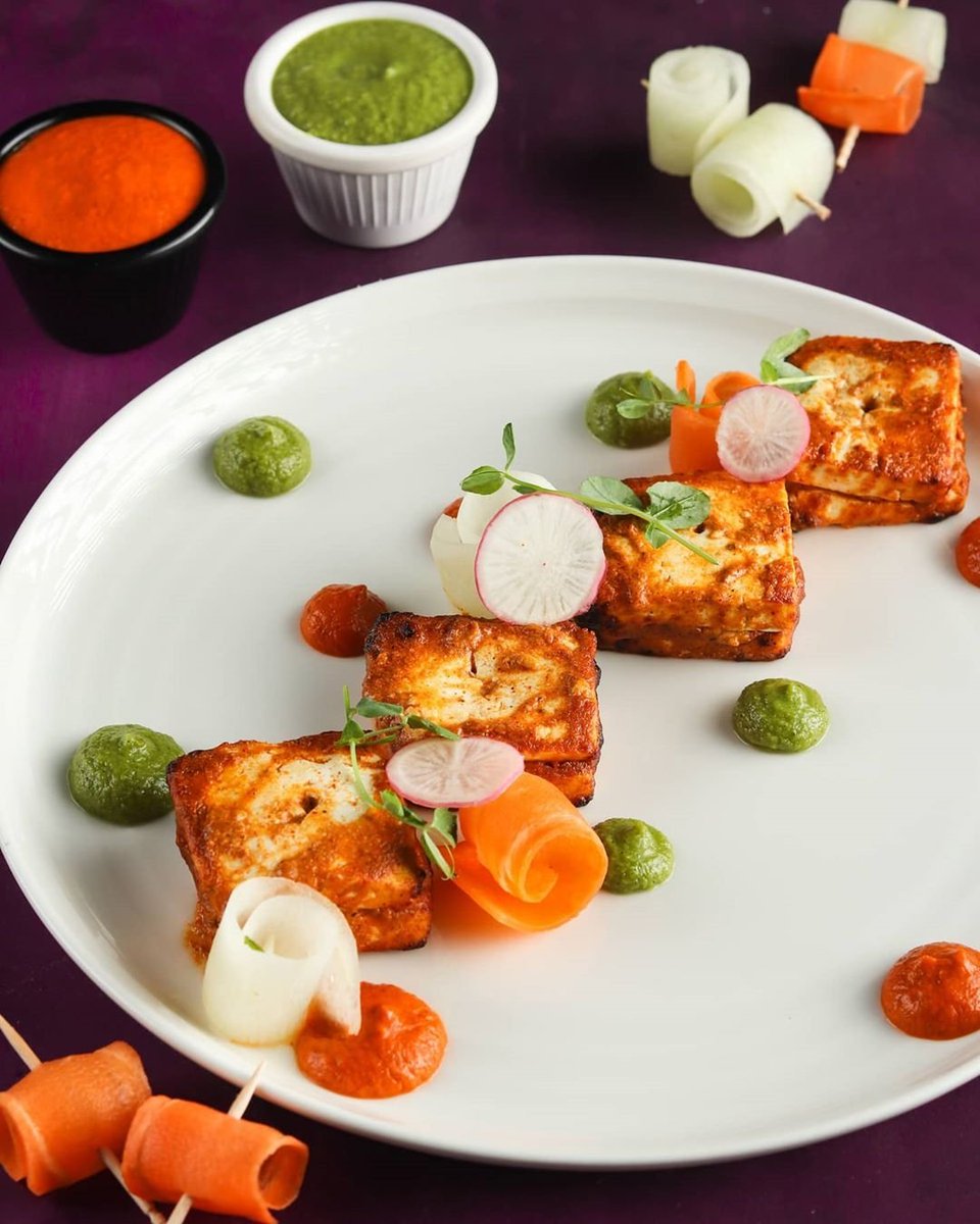 Paneer Tikka is my all time favourite with its rich texture, Indian spices, crispy from the outside but soft as cushion from the inside
#goodfoodclicks #goodfoodinmumbai #foodlover #foodies #food #foodporn #cannon #mumbai  #foodstyling #foodphotography #foodpics #foodstyle