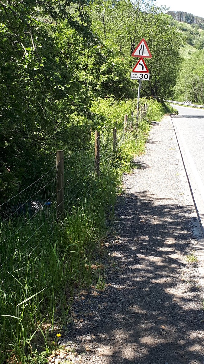 heidiwilson35's tweet photo. mindless #flytipping bottom of Colliers Row @boltoncouncil can you help? https://t.co/q6OOOLTQEz