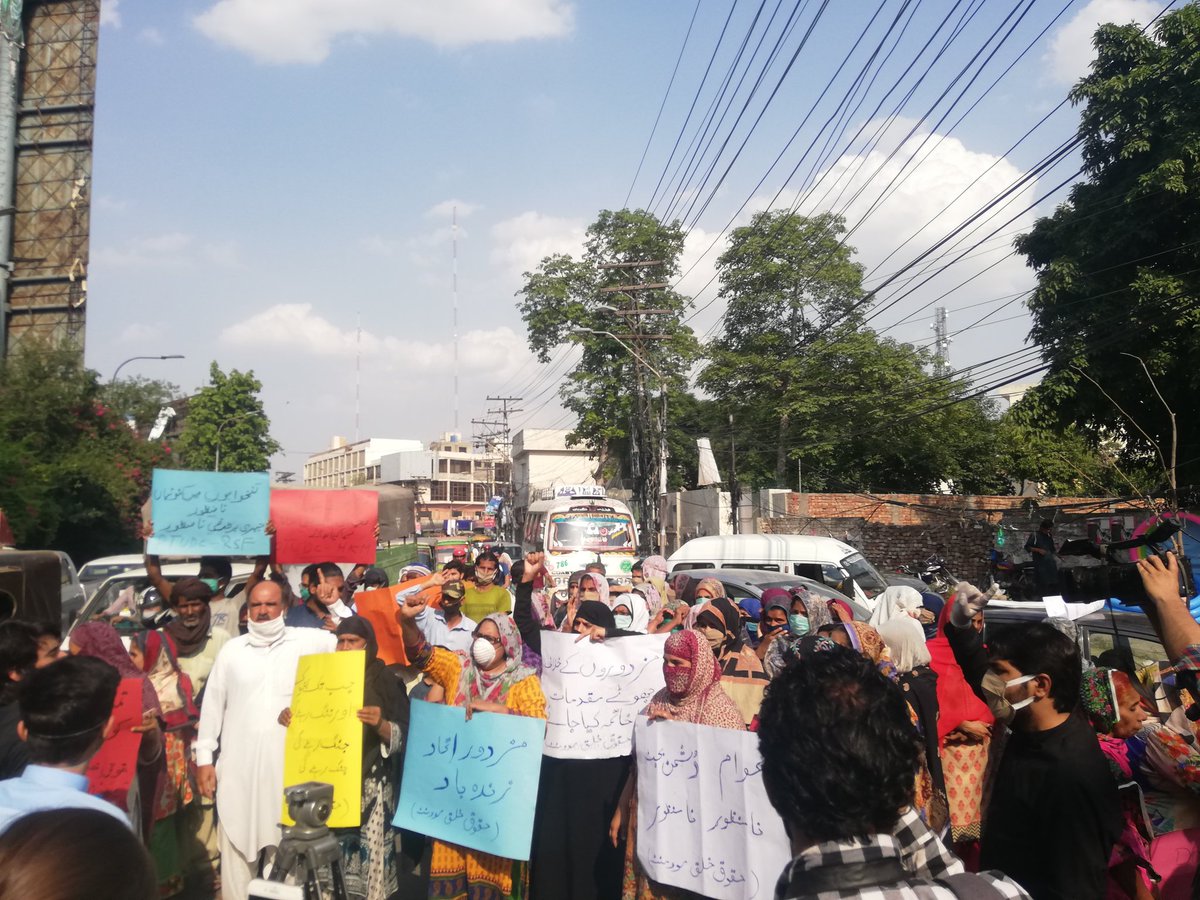 Strugglepk's tweet photo. Lahore: Workers Solidarity protest against forced evictions & unpaid wages outside Press Club. The protest was jointly organized by Haqooq-e-Khalq Movement & PTUDC.
#Covid_19
#WorkersEmergency https://t.co/5Suj6C2LHK