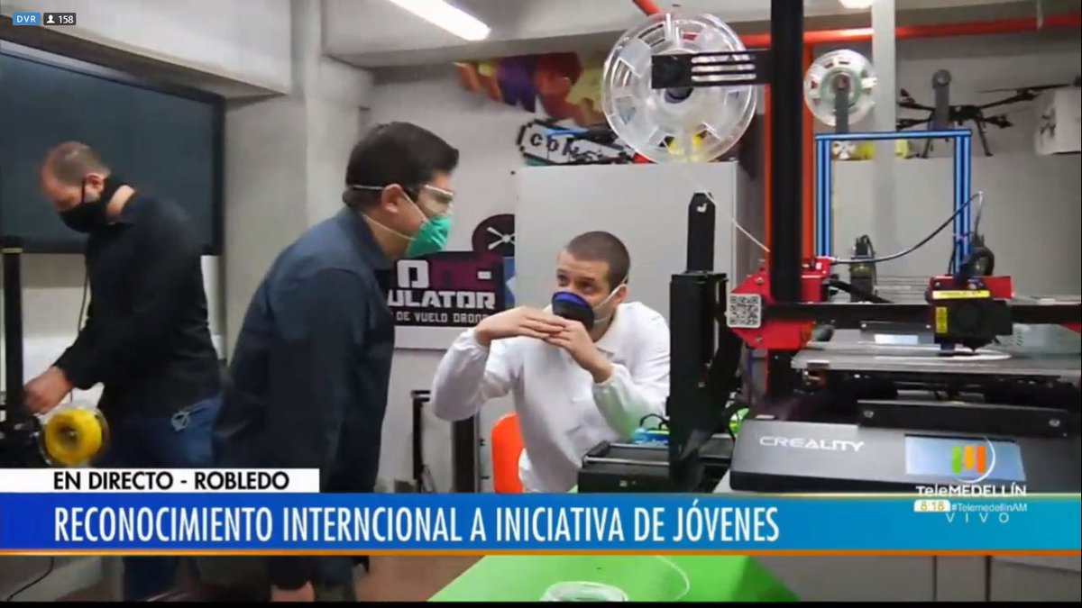 IUPascualBravo's tweet photo. Recibimos reconocimiento internacional de la @auf_org
por la elaboración de escudos faciales para proteger al personal médico. #Covid_19.

((En directo)) por @Telemedellin #TelemedellinAM 
https://t.co/BcQxiHp3mZ https://t.co/zwSlTNO45W