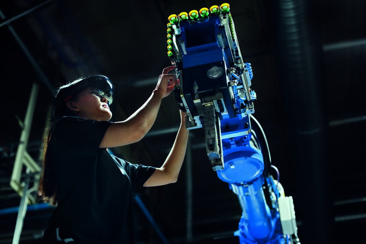 elikocompany's tweet photo. Eliko is excited to be part of the Ericsson #Industry40 partner program! Eliko delivers value to industrial customers by fuelling their digital transformation with the most reliable location data for increased productivity: https://t.co/C8ZYjrOw4j 
#smartmanufacturing #rtls #uwb https://t.co/av5JEJhWR2