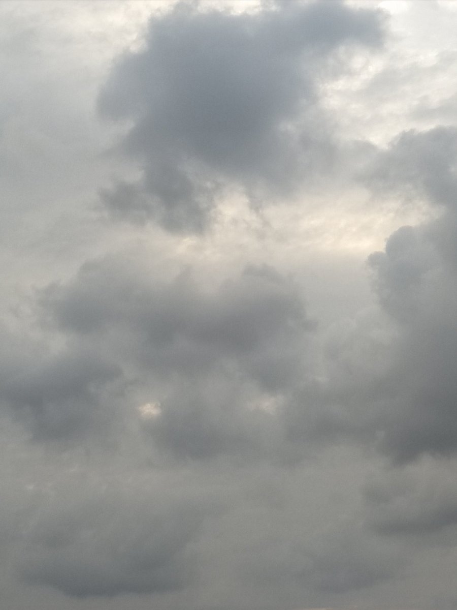 kavitadesai97's tweet photo. #cloudyclouds☁ view from terrace https://t.co/p5eGkZyBz6