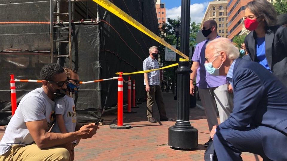 RussOnPolitics's tweet image. Wait, tell us again who's "sleepy" and who actually knows what's going on?

While Joe Biden was out in the streets meeting with protesters, Donald Trump was cowering in fear in an underground White House bunker!

These images paint a thousand words.

#BunkerDon #BunkerTrump