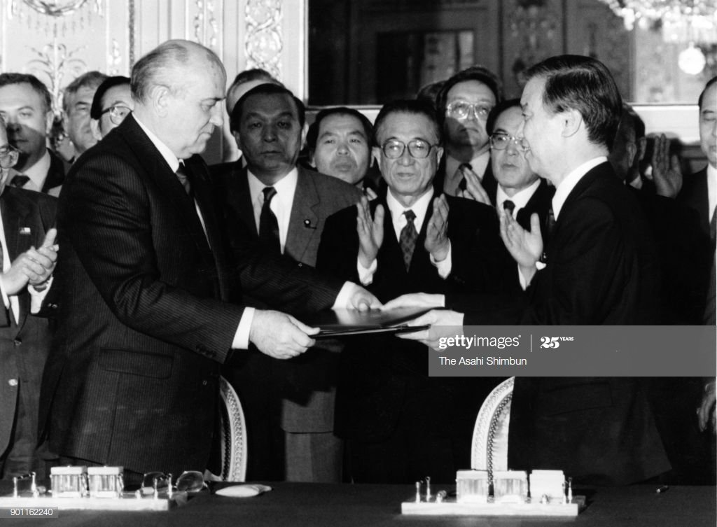 During the classes, these 2 Japanese students used to take turns to write the notes, while the other student would mend the pencil & keep it ready for use, bcoz in those days, the Japanese pencils used to be of inferior quality & the lead tip of the pencil.