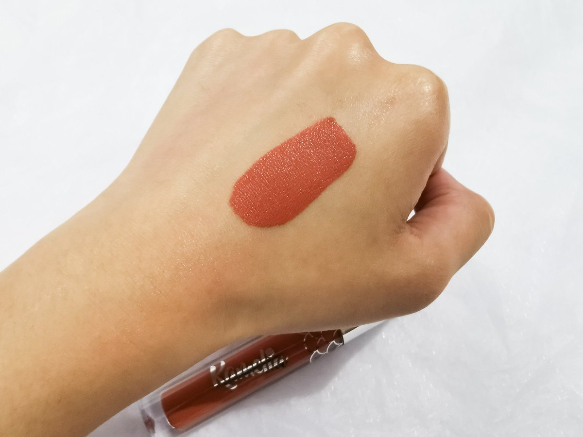 It makes my lips look plush and even blurs my lip lines  My lips look really smooth. It doesn't crack or clump and it fades beautifully after a meal. It reapplies very well too Shade: Athena