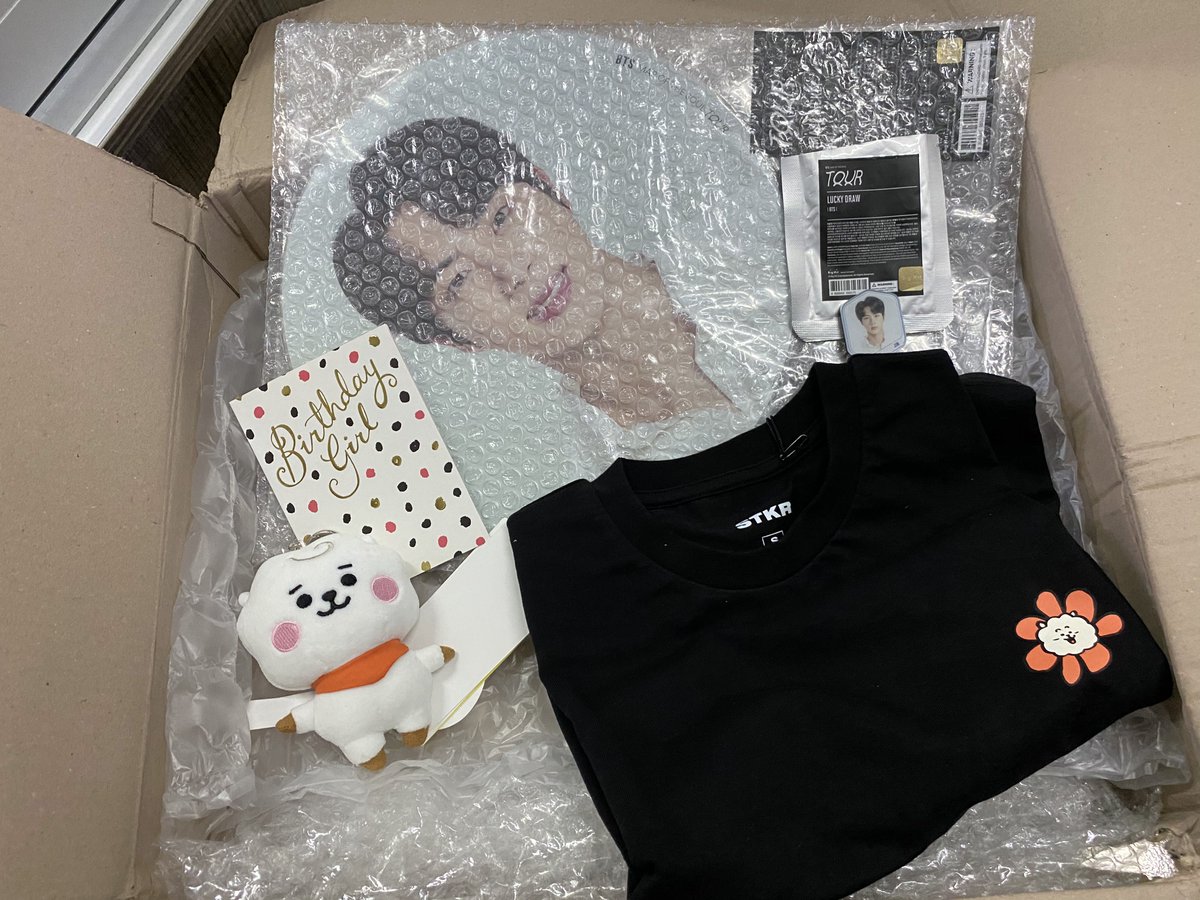 xxugga's tweet photo. I know I've been away for quite sometime, but I would like to thank all the (4) moots that wished me during my special day (which isn't today or yesterday or tomorrow 😅 I just wanna share some of the gifts that I received this year. Surprisingly, they're all RJ related! https://t.co/qJcb8IUCwp