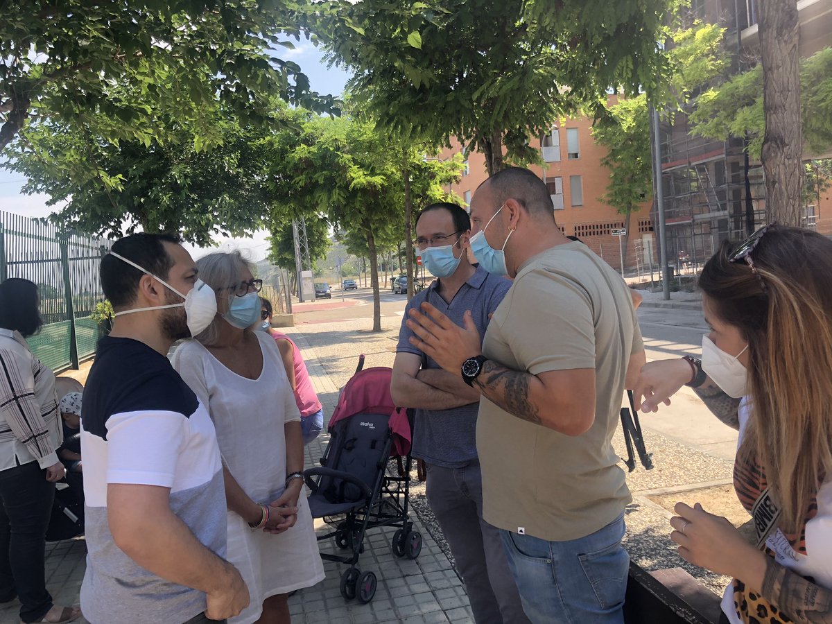 Educación decidió cerrar una de sus dos aulas de dos años en el cole de Cadrete a pesar de que la demanda (31 solicitudes) casi duplica la oferta (17 plazas). Tras el sorteo, las familias no daban crédito: de estas 17 plazas solo 8 fueron para niños de Cadrete. Abro hilo.