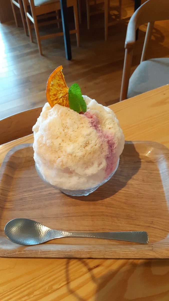 ゆるりん 千壽さんを後にして お友達と合流 お茶でも と コトコトさんへ 何と かき氷 ジンジャーかき氷 発見 ジンジャー好きにはたまらない 美味しかったです