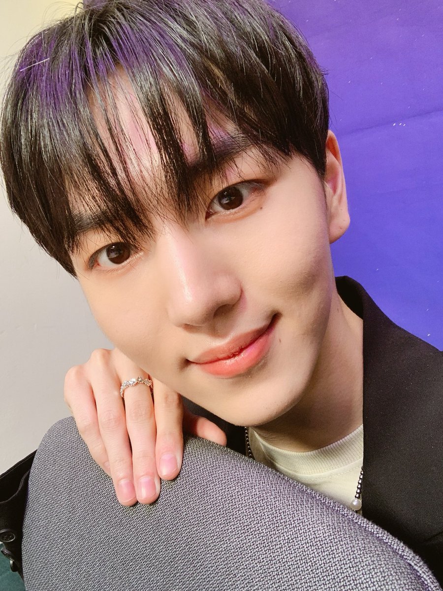 casperradio_'s tweet photo. #키Sing부스
6월 첫번째 날, 첫번째 월요일 키싱부스와 함께해주셔서 감사합니다💫 역대급으로 길었던 98초페이지🤍 글귀도 모든게 감동두배! 💜 다음주 월요일도 꾸디와 함께해요☺️
#펜타곤 #키노 #PENTAGON #KINO https://t.co/nPQWMWVAqm