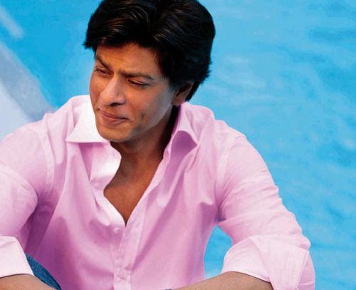 Team Shah Rukh Khan⚡️ on Twitter: "“I feel very weird when I am made to wear a pink shirt while shooting, my son laughs at me. I think black, blue and white