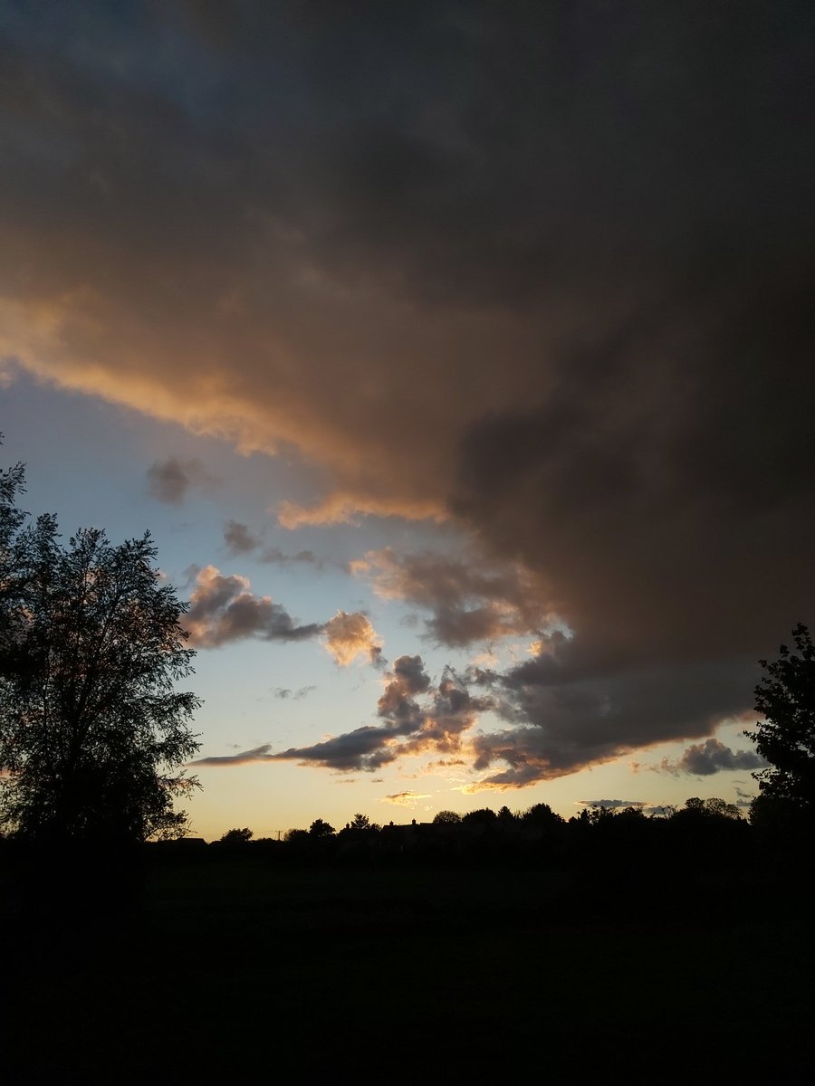 spaghettinez's tweet photo. Sunset 
May, 2020 https://t.co/5LeCxy6zLz