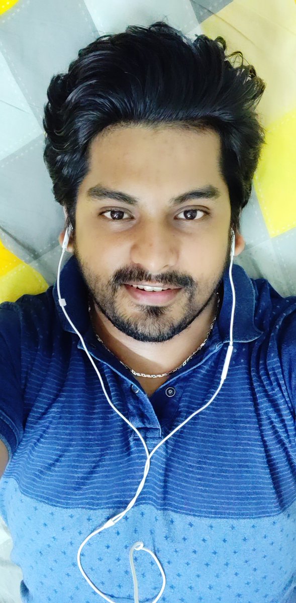 Pura_Raj's tweet photo. Sliding into the #awkwardphase
The struggle is real
So apparently even my hair doesn't listen to what I say anymore😂
#HairGrowth #quarantinehair https://t.co/dwjXpA2xkX