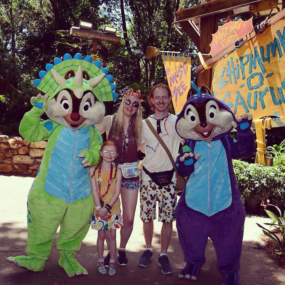 cannyunicorn's tweet photo. Here’s a throwback to our family vacation in 2018! 
Can’t wait to go back 2021!
Happy Dinosaur Day 🦖❤️🦕
#dinosaurday #chipmunks #chipmunkosaurus #waltdisneyworld #animalkingdom https://t.co/GnVptuGst2