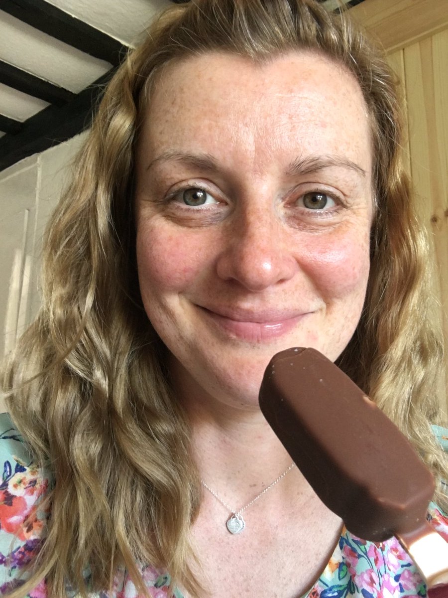 IzzyDietitian's tweet image. Yes! A liquid snack that takes no prep and tastes good! Have to make sure I let the chocolate melt before swallowing though. #DietChallenge #DietitiansWeek2020 The lack of texture meant I got fed up before finishing my lunch #hungry