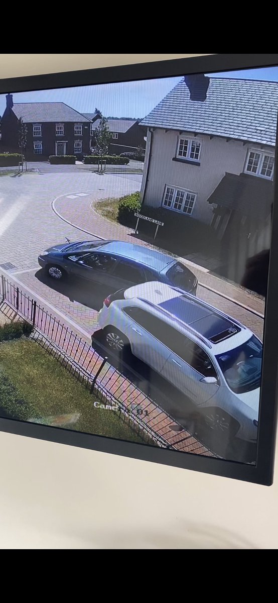 Johnnyhitch's tweet image. .@Hermesparcels I’ve got cctv footage of one of your drivers hitting my car. What can you do to help?