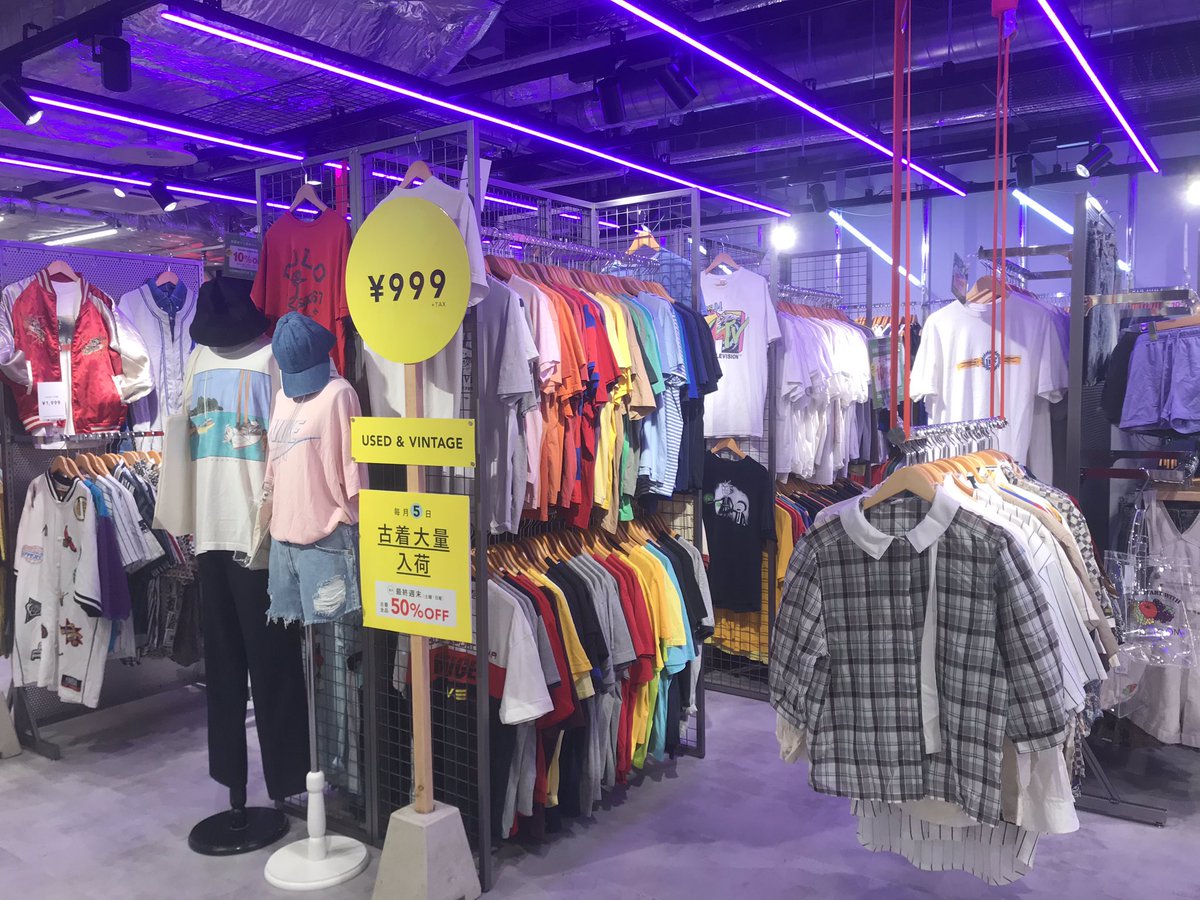 Wego埼玉エリア 大宮アルシェ店 オープン初日 ご来店していただいたお客様 ありがとうございました 明日オープン2日目 まだご来店されてない方のためにお店の写真を少し公開します 大宮だけの取り扱い商品にカラコン 古着 ブランド商品