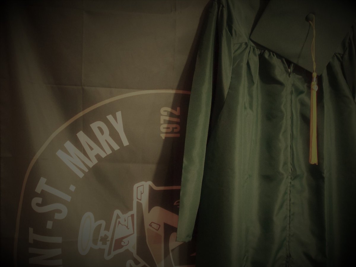 stvmstuco's tweet photo. IT’S GRADUATION DAY!🎓 #ClassOf2020 #IrishForever https://t.co/LondN1Pgms