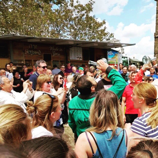 Hoy es el día de la Virgen de Tironcillo. Otros años esta ermita se hubiera engalanado. Pero este año la fiesta, y el disfrute se han parado, pero solo para coger fuerza para el año que viene. Felices fiestas! 
#CuzcurritaderioTiron #LaRioja #Fiestas #Tradición #romeria