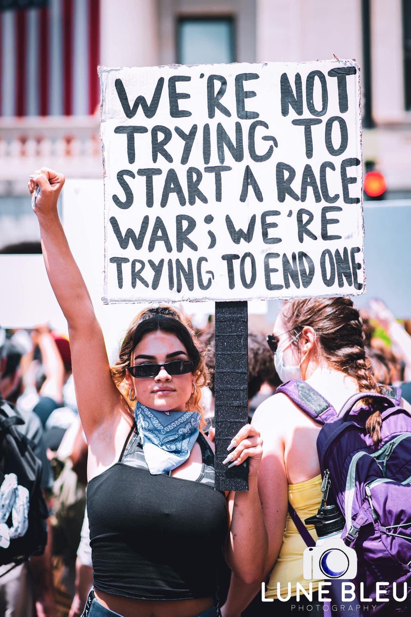 _brookesimmons_'s tweet photo. big shoutout to the girl in the crowd who captured this of me. CHANGE IS NOW AND WE ARE THE CHANGE! 👊🏽👊🏾👊🏿 #blm https://t.co/Ixyl5BDqBx