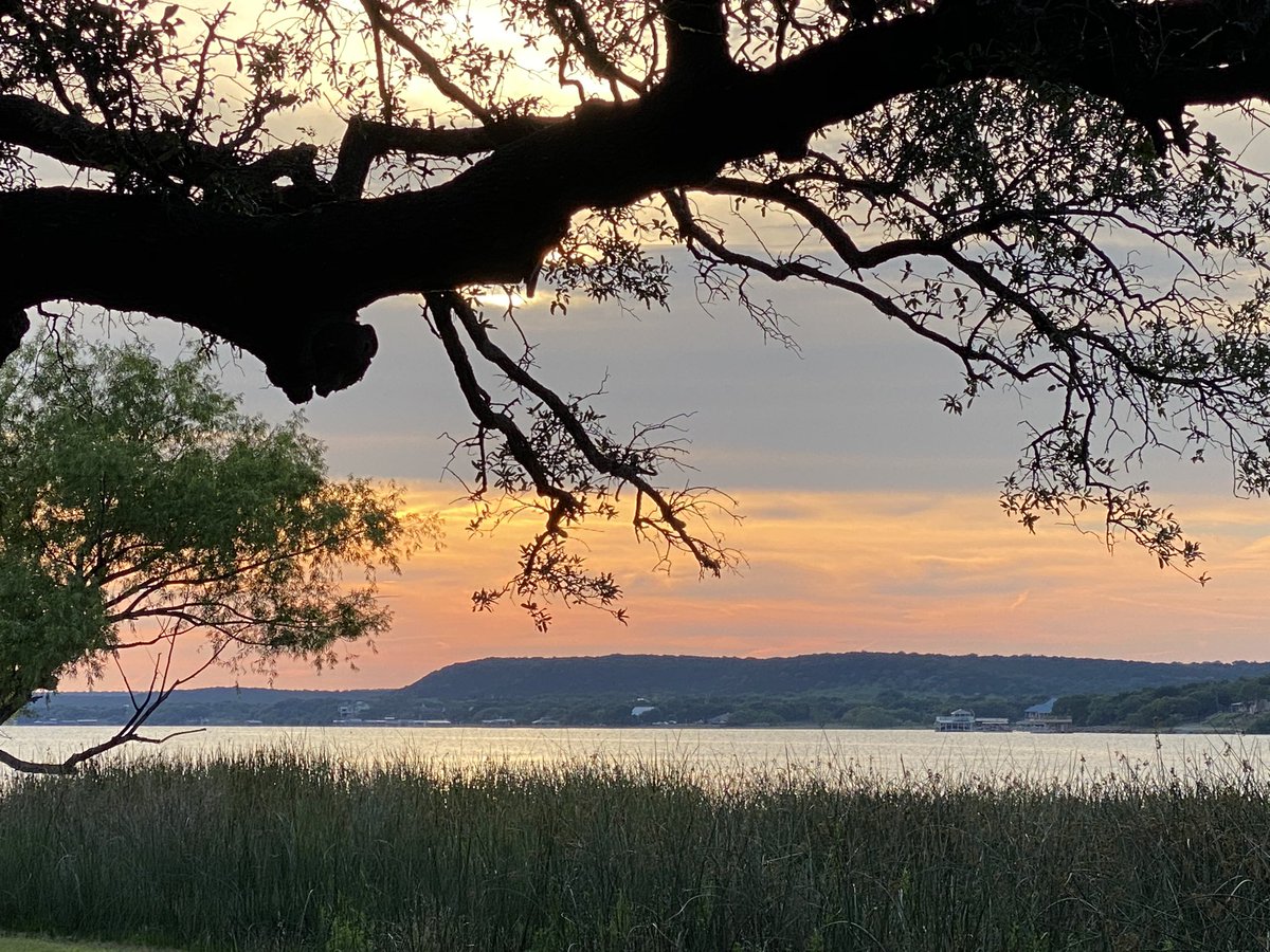 PepitaCorona's tweet photo. Serene your Life. God has always backing our struggles. He paints 🎨 daily our sky ♥️🙏🏻 Trust in him ..... #keepfaith #mondaythoughts #skylovers #sunsetphotography #SunsetSunday #lavidaesbella #LifeisBeautiful #GodWins #trustingod #possumlake #sunsetlakes #BeStrongInTheLord https://t.co/Qqz3wAVkGp