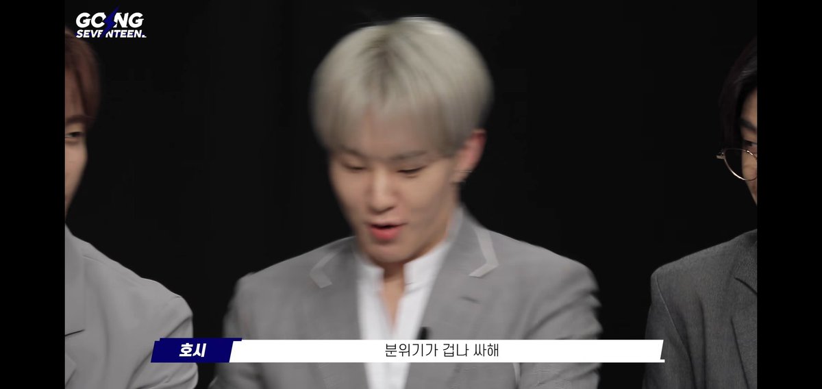 When Jeonghan's team introduced their team name, the response was pretty dead. So Hoshi tried to break the ice by singing these lines from Zico's Any Song:"The mood is really dead. Is this the trend these days?" #GOING_SVT  #SEVENTEEN  @pledis_17