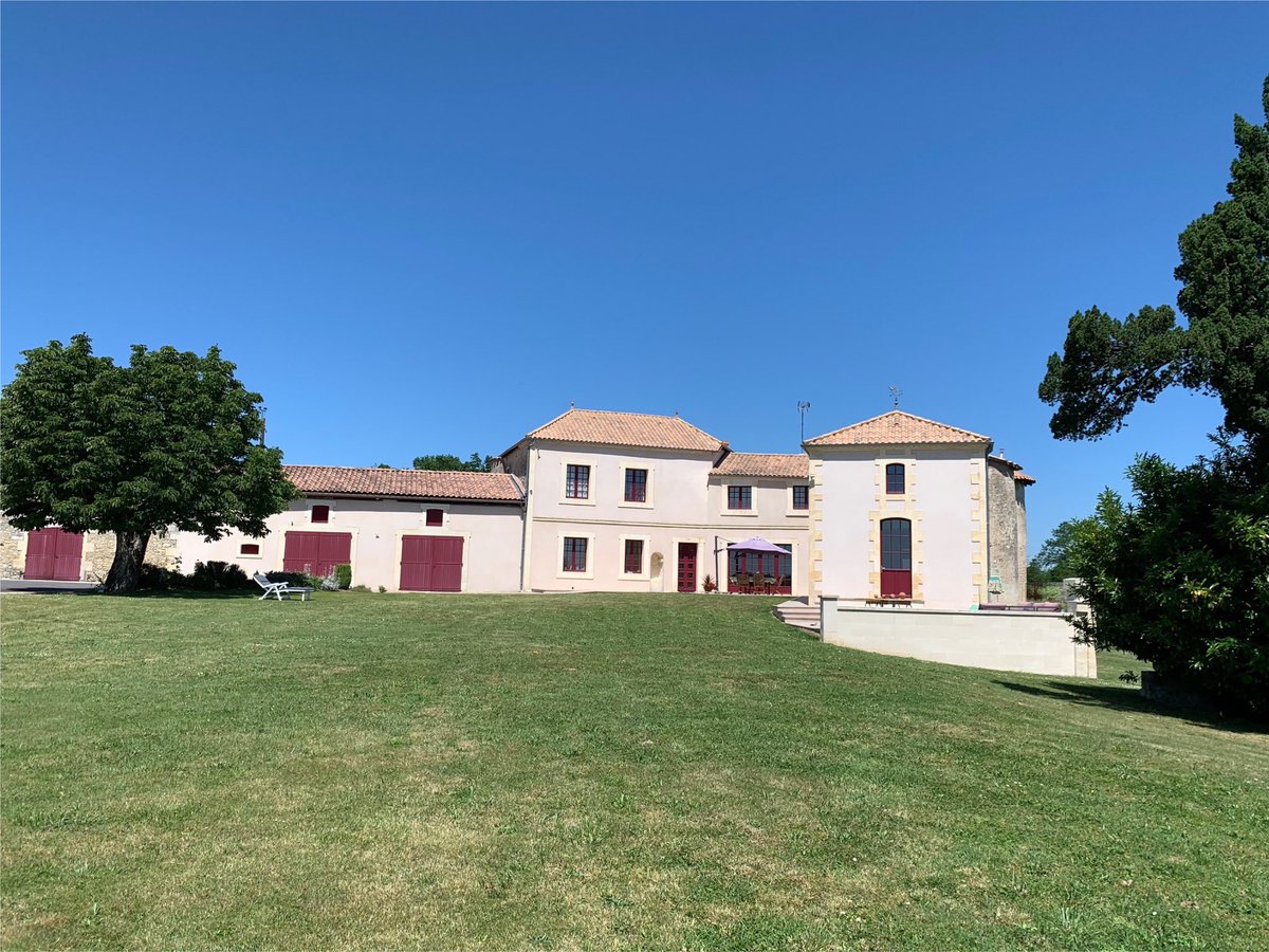 Azuliber's tweet photo. 🏠 NUEVO PROYECTO | NEW PROJECT Nuestro cliente Arene Carrelage Jonzac nos manda fotos de uno de sus proyecto con nuestra colección Aneto 40x60 en este increíble Château en Francia, simplemente fascinante!
https://t.co/SZlRvanC3Q
#ceramic #tiles #homedecor https://t.co/ZFvrHVXKH9