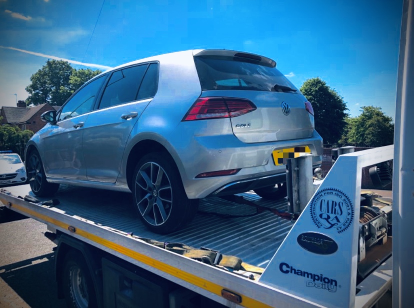 Trafficwmp's tweet image. The drive of this Golf failed to stop for us earlier in Wolverhampton. Only when he stopped were we aware of 3 small children in the rear 🤬 Some people are unbelievably selfish - thankfully his female passengers told us who he is and where to find him #KnockKnock #Dispicable