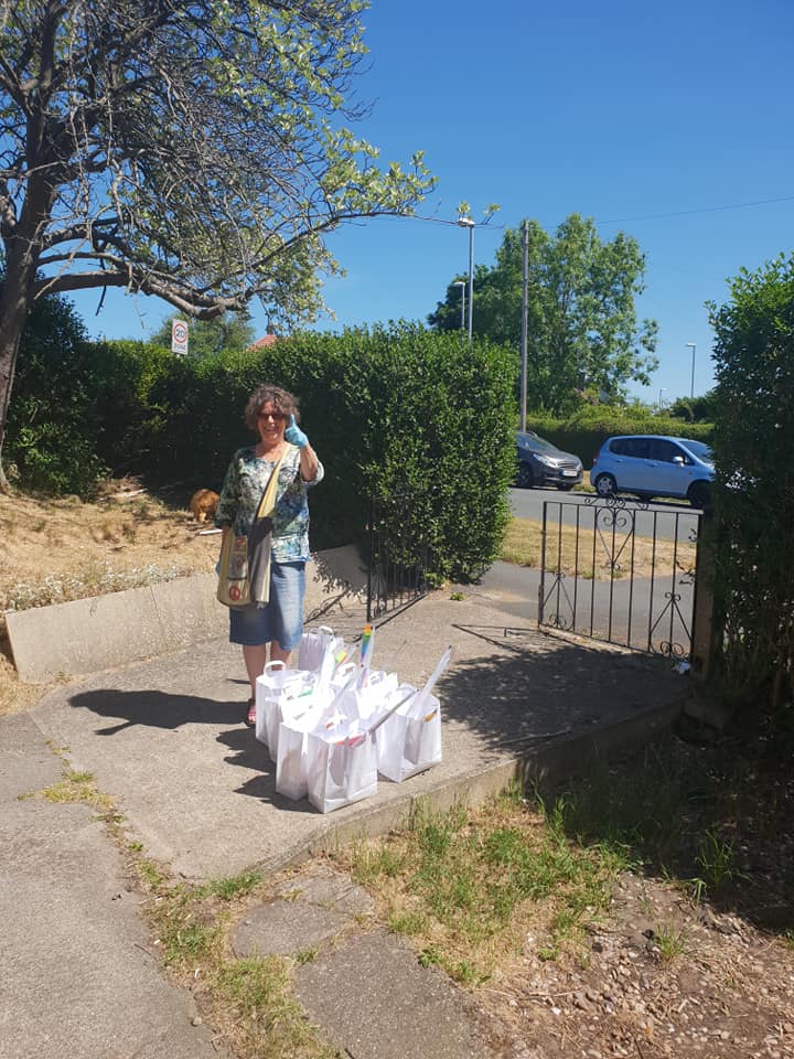 LLLCommunityHub's tweet image. Craft packs all done and delivered last week with our buddies at The Lingfield Centre. Thank you so much @cllr_dan_cohen, Cllr Buckley &amp;amp; Cllr Harrand for making these possible, many lovely messages of thanks - loads of kids now trying to figure out how to build and fly kites!