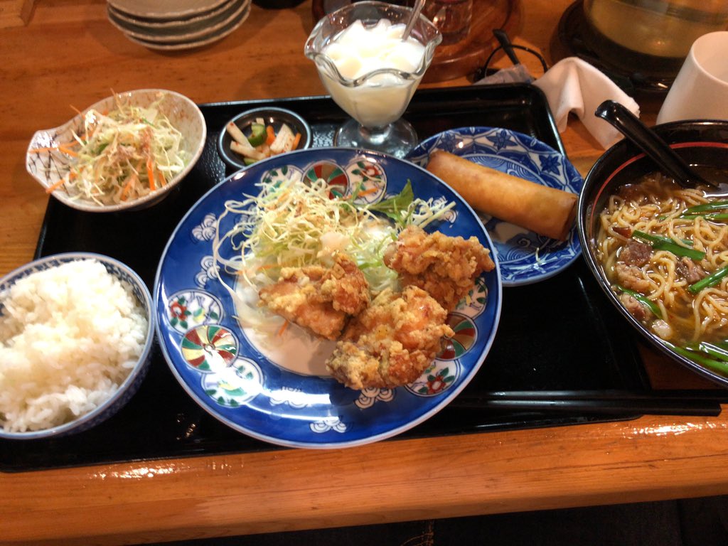 david4real_ej's tweet photo. https://t.co/mkN1yqfW6a
ラジオで話した、名古屋の台湾料理屋「順利福」さんの、「唐揚げ定食的なの」(メニュー名は忘れた)。注目点は、セットでついてきた麺のボリューム！そしてこれがどうしようもなく旨い！(乗っかってる牛肉が美味いんだコレ。)(あ、写真の唐揚げはたぶん食べかけです。) https://t.co/Zk2A1VC95x