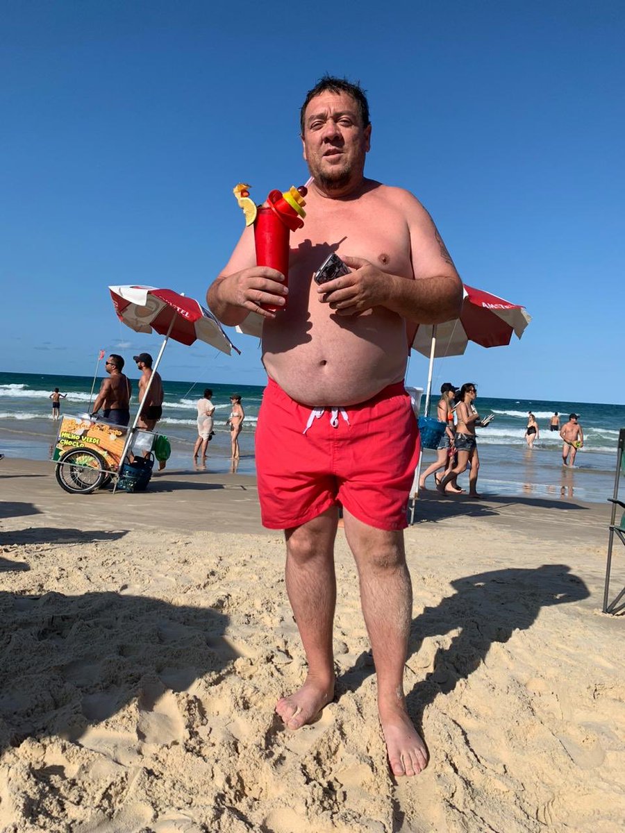 CamiRoodriiguez's tweet photo. que persona maravillosa este hombre (mi papá), el que hace 8 años le tocó hacer doble papel y lo hizo sin quejarse, con dolor y tristeza, con su corazón destruido nos levantó, sin tener fuerzas nos sacó sonrisas y nos ayudó a seguir adelante. Es el quien se levanta a las 3am para https://t.co/IAV1Cfu7BX