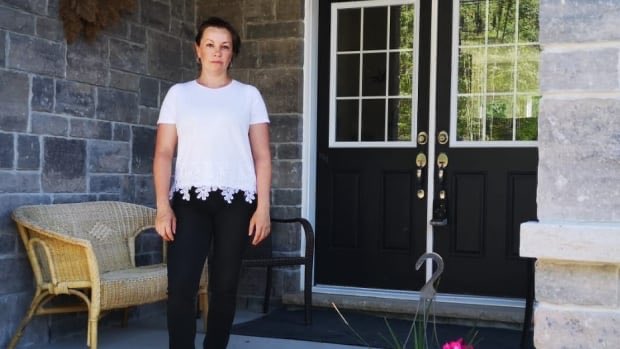 juliamarblefaun's tweet photo. 2 renters and an #airbnb suite to help pay a $2700 #mortgage in some shit town. And she’s an agent. 
And the story is TD. 🤦🏽‍♀️
#drankthekoolaid #realestate 

TD Bank charges $30,000 mortgage penalty to woman forced to sell home due to pandemic
https://t.co/FoZOJD28uU https://t.co/TB0xMoUHHm
