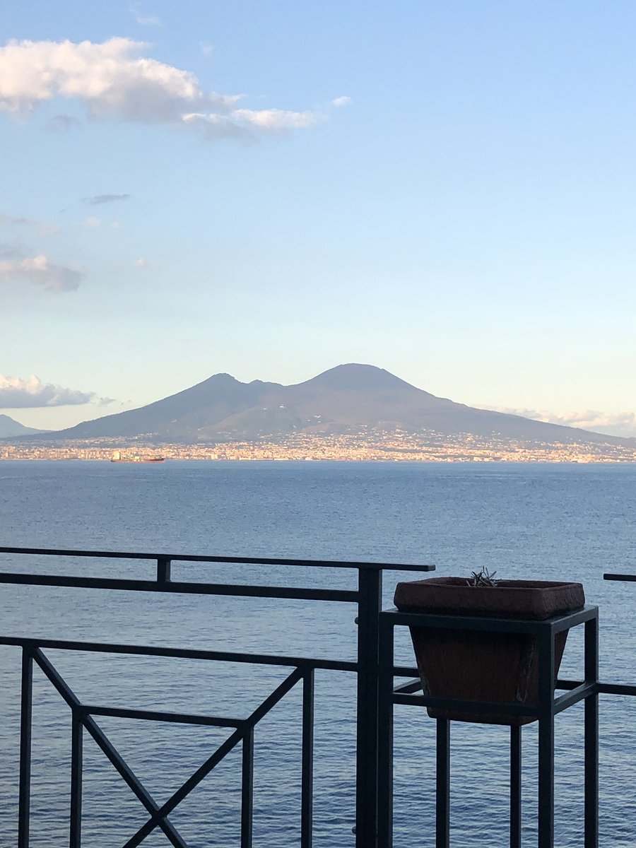 5mariamazza's tweet photo. #ovesuvio https://t.co/hAQwFyqGaX