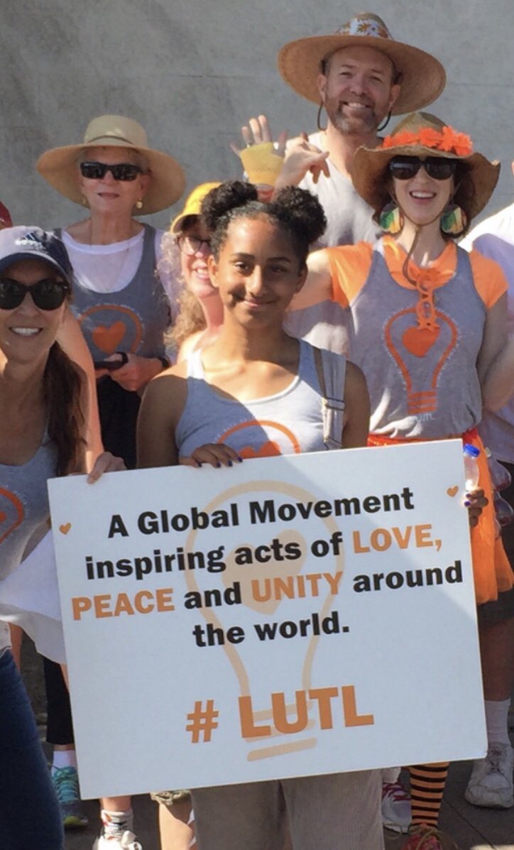 lightupthelove's tweet image. TY @LocalMealsOrg for all U do &amp;amp; all the lives U touch. That’s how U #LightUpTheLOVE. Actiins of love, peace &amp;amp; unity R empowering. #LUTL Actionists R powerful! 💡🆙❤️ join and share @lightupthelove Global Movement. Imagine a world full of love &amp;amp; peace. We can! 🙏🏻@nokidhungry