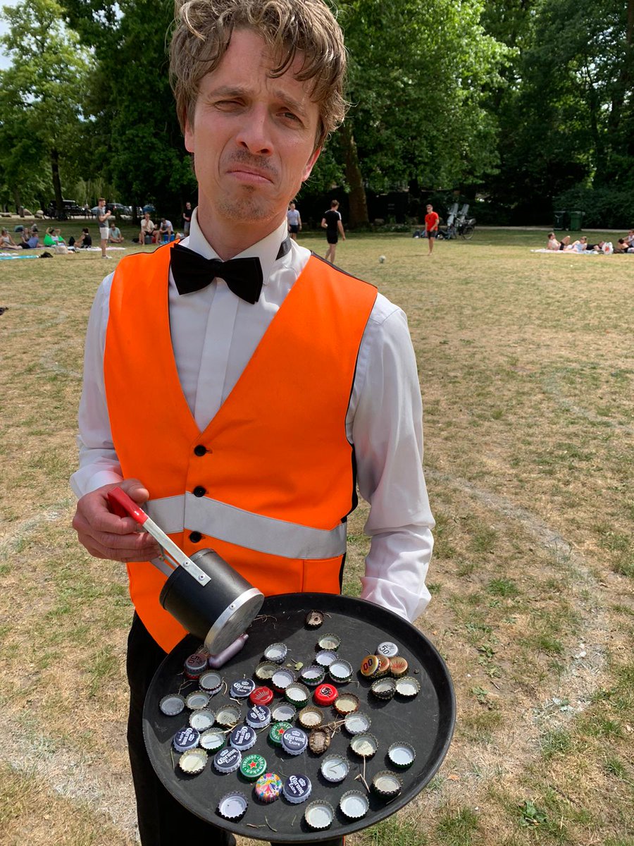 Ons even een half uurtje kwaad gemaakt met de #knijpmagneet in Het Park in <a href="/rotterdam/">Gemeente Rotterdam</a>.
Kiest u maar uit: #Corona, #Heineken, #Jupiler, #Jillz...

#dopjes #zwerfafval #bah #opgeruimdstaatnetjes #parkschoon #afvalbutlers #rotterdam #straattheater #zwerfafvalvrij #wegermee #indebak