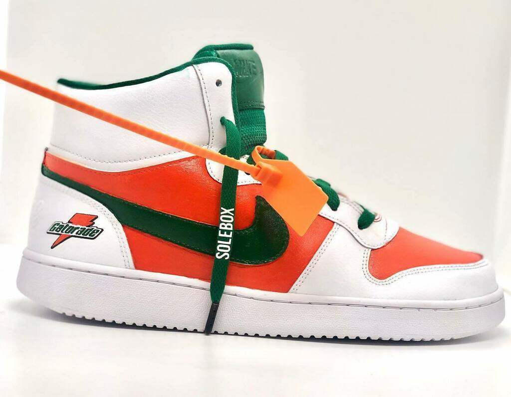 SneakerFare's tweet photo. Progress on @gatorade Nike. Almost done ✅ 👑👟🔥
@reupthemagazine @remixyakickz @theelitesneakers @angelusdirect @liquidkicksofficial @jacquardproducts @sneakercustommarket
#sneakerfeatures #customaf1 #featuremysneaks #igsneakers #igsneakercommunity #i… https://t.co/dV1fYxvztU https://t.co/V03qlQkL5Y