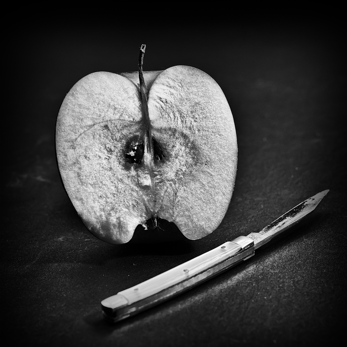 LewesCameraClub's tweet image. Two  images were selected as joint winners of LCC's Food &amp;amp; Drink competition by judge and professional food photographer @XDBPhotography. Here is the first: "Apple" by Chris Slack
Very well done to both photographers!
All the images can be seen at lewescameraclub.co.uk/food--drink-pd……