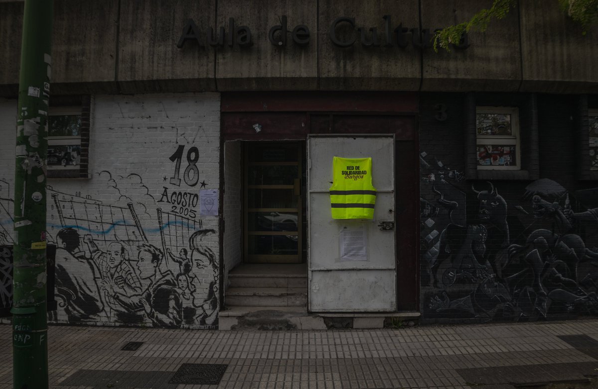 Javiifs11's tweet photo. Por aquí dejo algunas fotos que hice el otro día en el @CsrGamonal echando una mano en la iniciativa de "La Despensa Común" impulsada por @RedSolidaridad2.
Solidaridad de clase y apoyo mutuo ✊🏼 https://t.co/Azls0m7G58