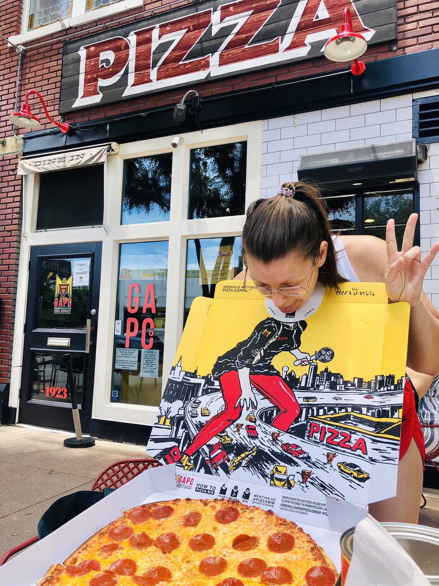sierrathet's tweet photo. I was supposed to start a juicing cleanse today but IDK how to juice pizza 🍕 

: shout out to @thepizzabib for this badass #pizzabib from @LiveByTheSlice #greenvilleavenuepizzacompany #pizzaslayer #slaypizza #thepizzaslayer https://t.co/5cAy917LGR