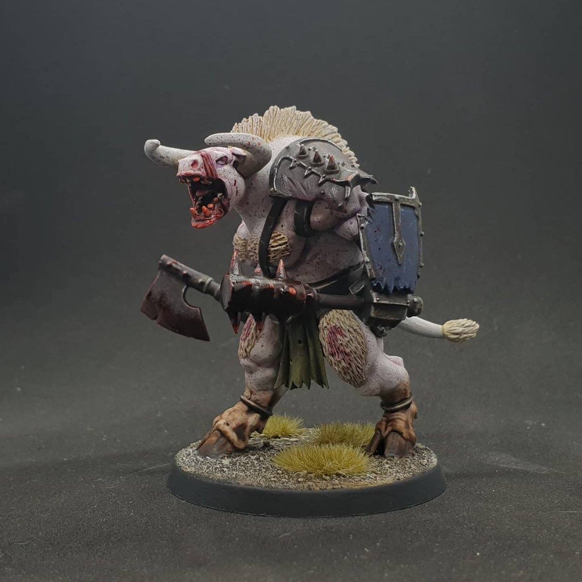 DeathcatCXLVII's tweet photo. Harakin the Pale is done. And with that the first unit of Bullgors is complete. #WarhammerCommunity #paintingwarhammer #beastsofchaos #beastmen #bullgor #loreofyss #darkageofsigmar #Warmongers https://t.co/UPrIH4yzzC