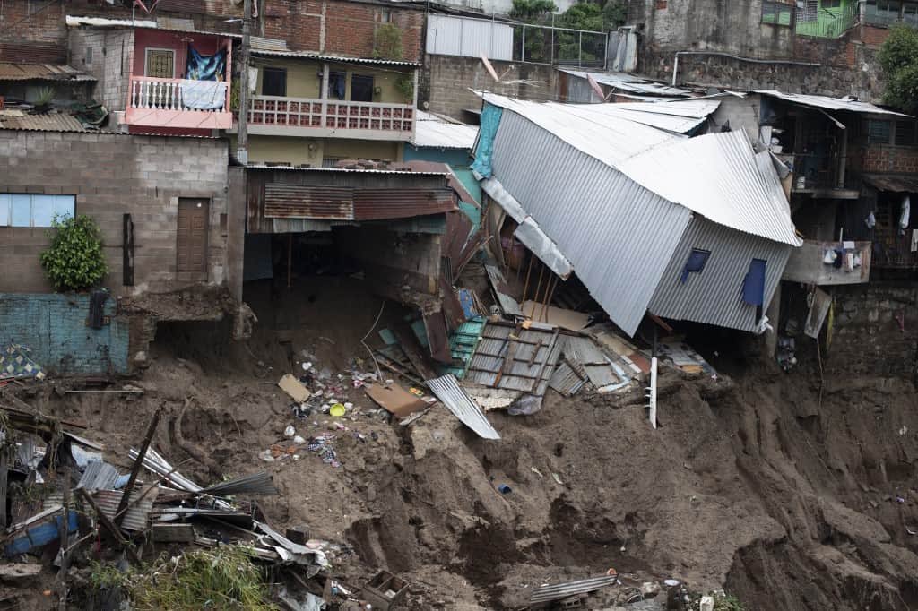 fulltimeehater's tweet photo. Please keep El Salvador and Guatemala in your prayers, tropical storm Amanda has devastated them and left many people dead and many more missing. Over 40k people evacuated and the destruction was devastating. 💔 🇸🇻🇬🇹 https://t.co/CgPzsWntJ2