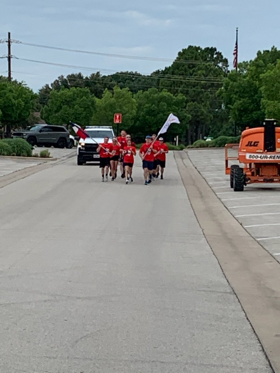 letrtx's tweet photo. Keller, Southlake, Watauga, Colleyville, Grapevine and North Richland Hills collaborate for the run!
#soconnected #sotx #sotxvirtualrun #specialolympicstexas #letr #virtualrun #virtualcompetition #virtualchallenge2020 #virtualvolunteer #kellerpd #southlakepd #colleyvillepd https://t.co/JHPaOSrMW1